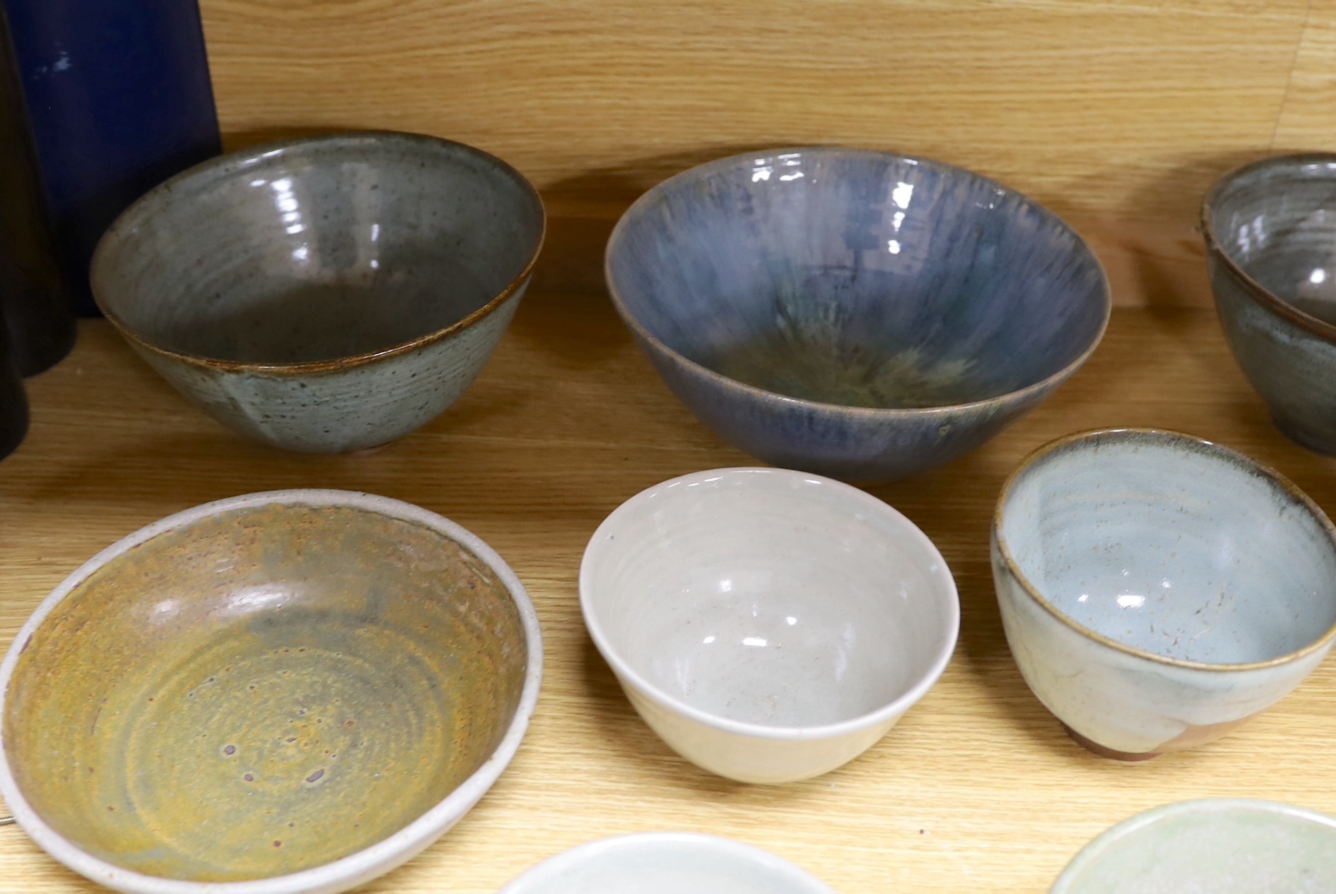 Susan Threadgold - a large group of studio pottery bowls and dishes, The largest 25 cm diameter (21)